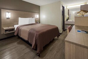 Desk, blackout curtains, free WiFi, bed sheets - Rodeway Inn Ardmore I-65 (Ardmore)