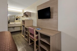 Desk, blackout drapes, free WiFi, bed sheets