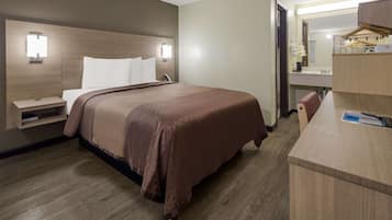 Room, 1 Queen Bed, Non Smoking | Desk, blackout drapes, free WiFi, bed sheets