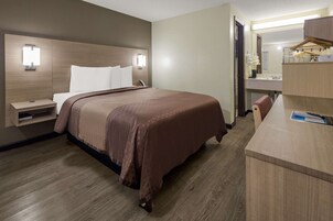 Room, 1 Queen Bed, Non Smoking | Desk, blackout drapes, free WiFi, bed sheets