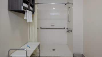 Chambre, 2 lits doubles, accessible aux personnes à mobilité réduite, non-fumeurs | Bureau, rideaux occultants, Wi-Fi gratuit, draps fournis