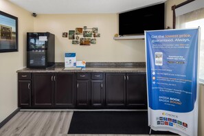 Lobby - Rodeway Inn Ardmore I-65 (Ardmore)