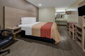 客房, 1 张特大床, 吸烟房 | 办公桌、遮光窗帘、免费 WiFi、床单