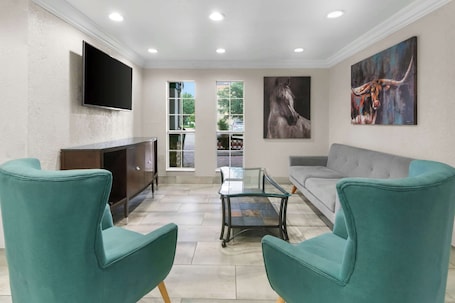 Lobby. SureStay Plus by Best Western Benbrook Fort Worth