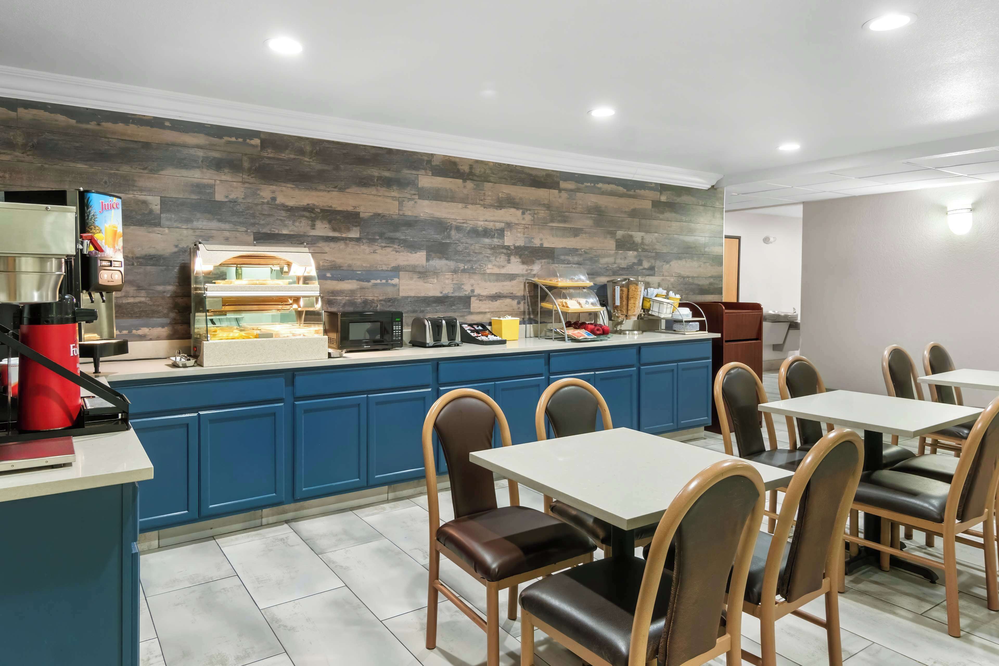 Free daily continental breakfast