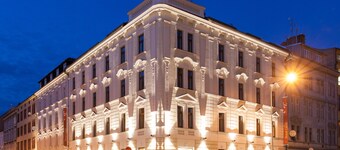 Hotel Carol