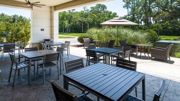 Ontbijt, serveert lunch, diner, Ierse gerechten, openlucht dineren