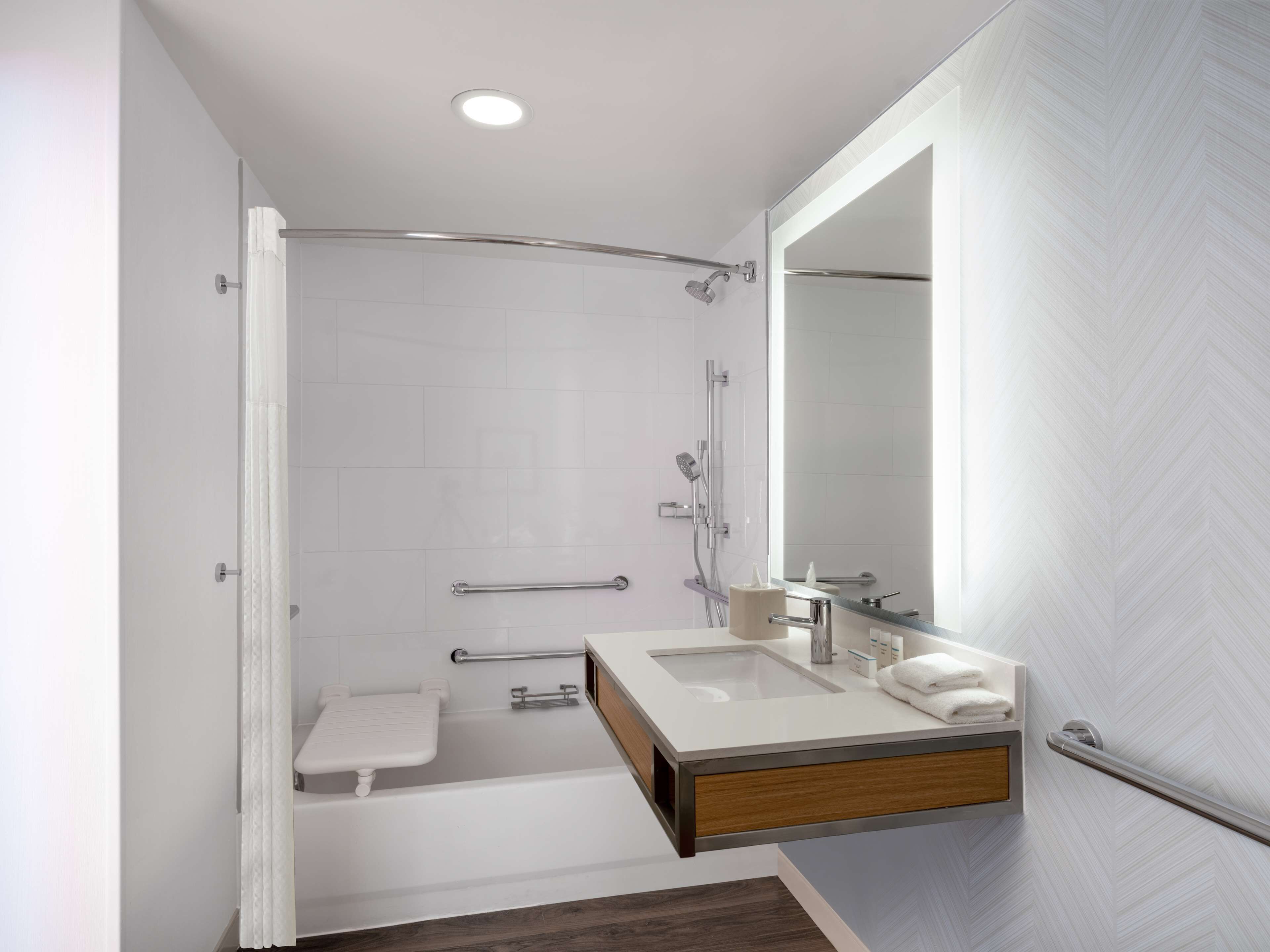 room | bathroom | combined shower/bathtub, free toiletries, hair dryer, towels