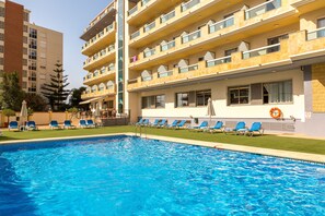 Outdoor pool, sun loungers