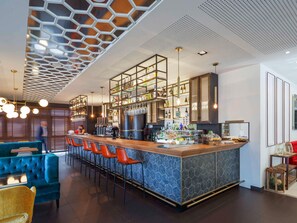 Serves breakfast, lunch, and dinner - ibis Styles A Coruña (A Coruña)