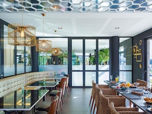 Breakfast, lunch, dinner served; Regional cuisine - ibis Styles A Coruña (A Coruña)