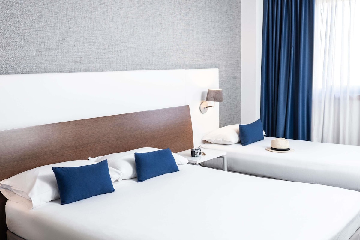 down duvets, in-room safe, desk, blackout curtains