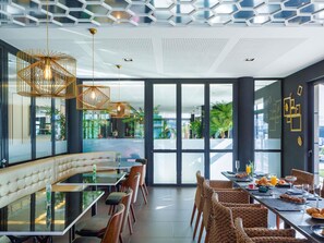 Breakfast, lunch, dinner served; Regional cuisine  - ibis Styles A Coruña (A Coruña)