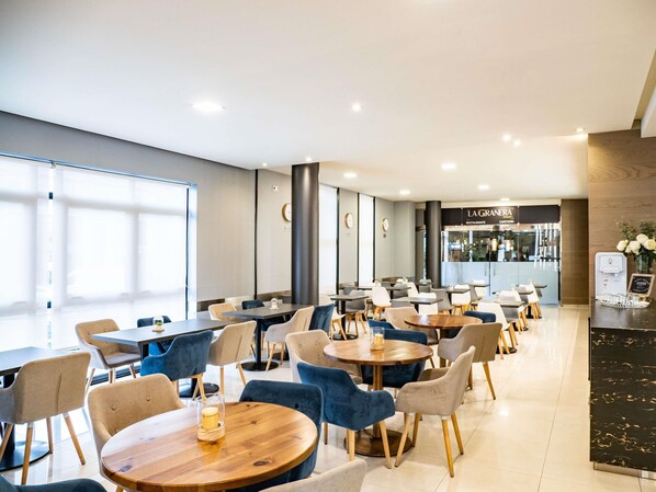 Daily buffet breakfast (EUR 11 per person)