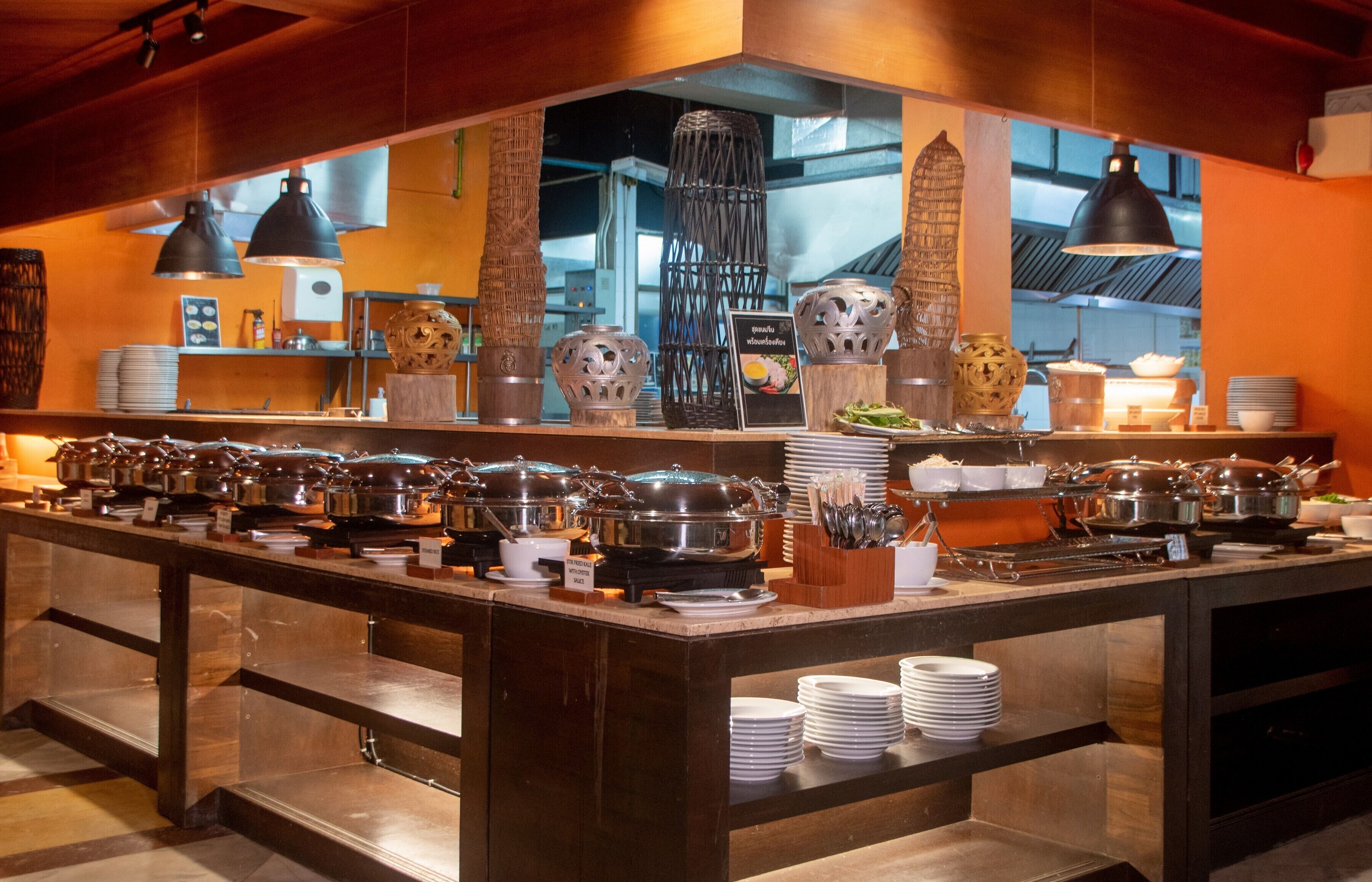 daily buffet breakfast (thb 550 per person)