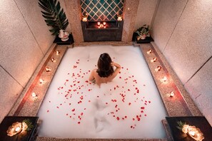 室内 SPA 浴缸