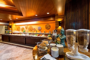 Daily buffet breakfast (THB 550 per person)