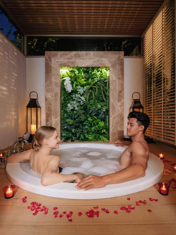 Sauna, hot tub, steam room, body treatments, aromatherapy, Thai massages