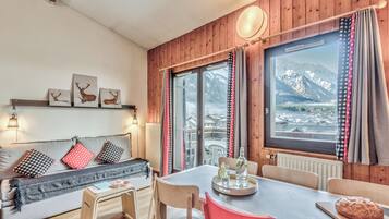 Lejlighed | Opholdsområde | Tv, bordtennisbord