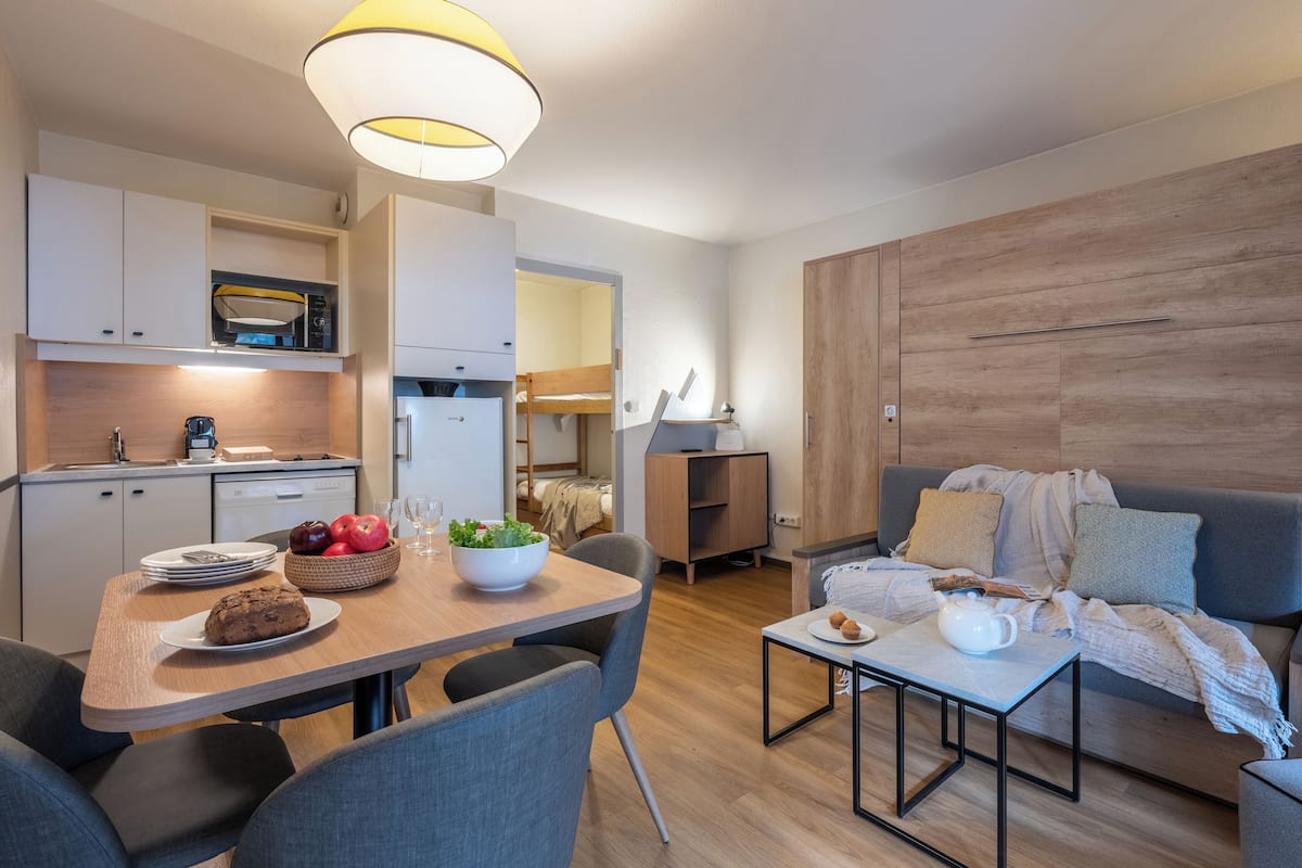 Televisio, pöytätennispöytä