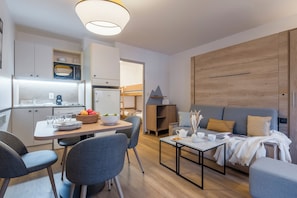 Studio 4 personnes - 1 coin nuit - Rivière - Rénové | ベビーベッド、WiFi (無料)、ベッドシーツ