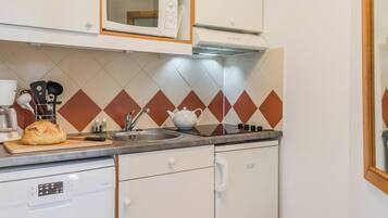 Apartment 4 people - 1 bedroom - Aiglons Standard | Cocina privada | Refrigerador, microondas, parrilla de estufa y lavavajillas