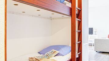 Studio | Geluiddichte muren, een strijkplank/strijkijzer, babybedden (toeslag)