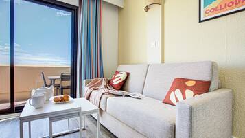 Studio 2 people - Terrace or balcony - Air conditionned - Sea view - Renovated | Soundproofing, iron/ironing board, cots/infant beds, free WiFi