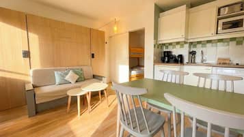Studio 4 people - 1 sleeping alcove - Terrace or balcony | Private kitchen | Fridge, microwave, stovetop, dishwasher