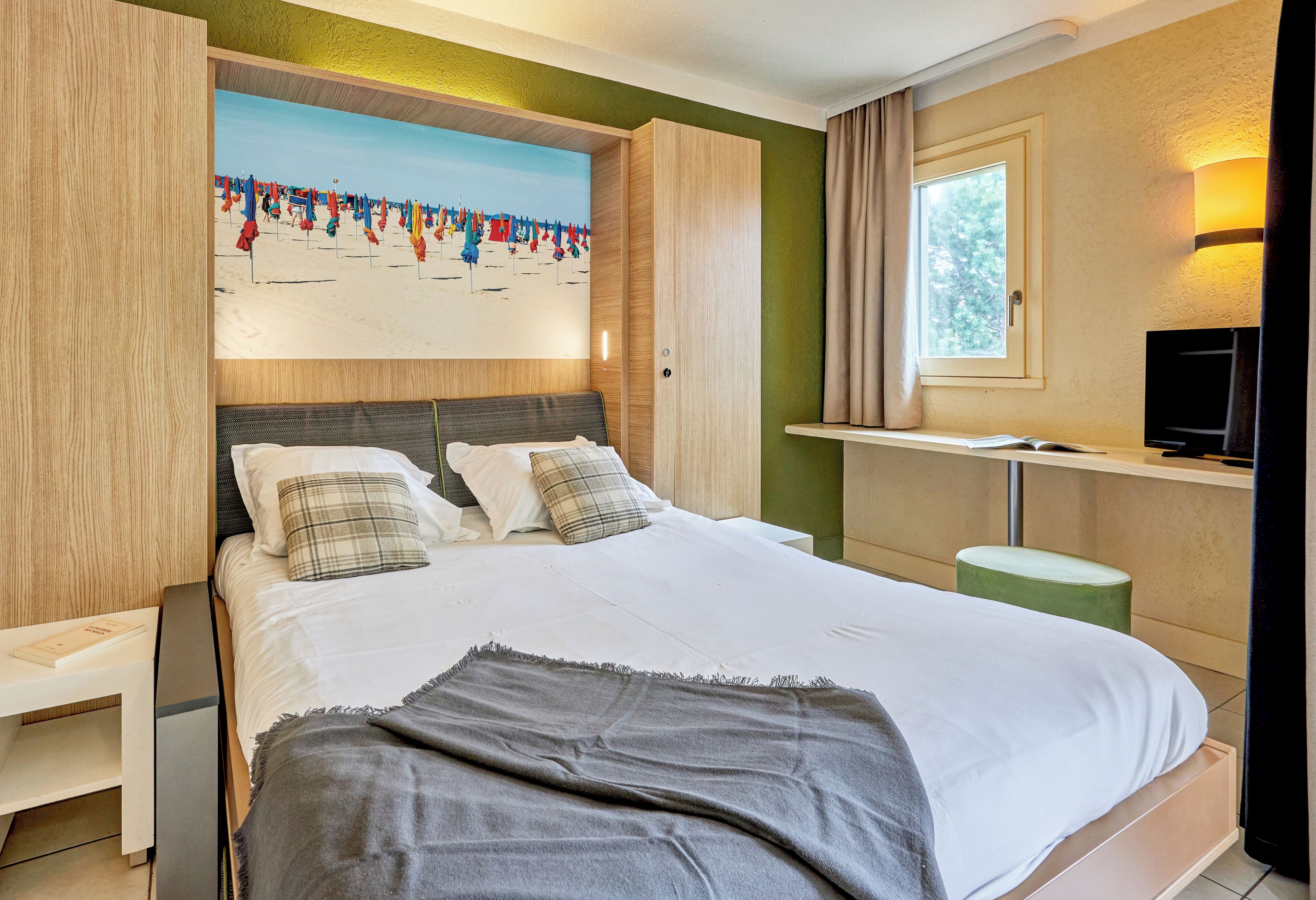 Studio 4 people - 1 sleeping alcove - Terrace or balcony - South exposure | Blackout drapes, iron/ironing board, cribs/infant beds, free WiFi