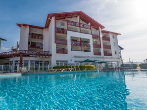 Seasonal outdoor pool, sun loungers