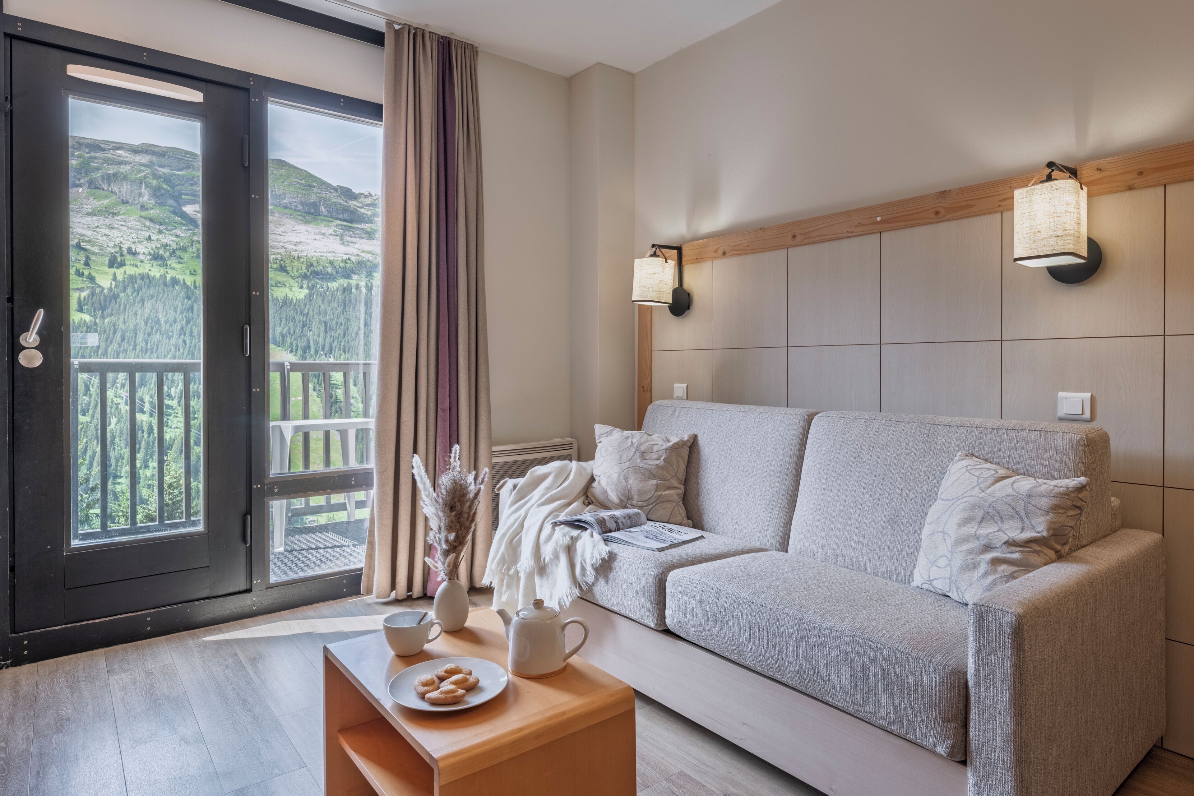 Appartement 4 personnes - 1 chambre - Balcon - Exposition Sud | Living area | Flat-screen TV, foosball