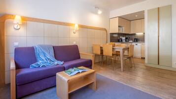 Appartement 4 personnes - 1 chambre | Coin séjour | Télévision à écran plat, baby-foot