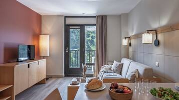 Appartement 4 personnes - 1 chambre - Balcon - Exposition Sud | Living area | Flat-screen TV, foosball