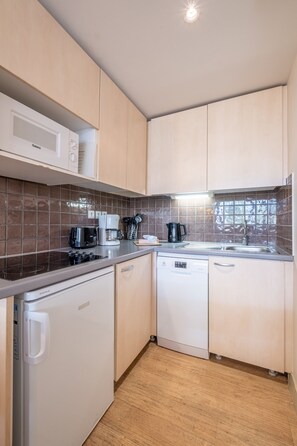 Appartement 4 personnes - 1 chambre | Cozinha americana privada | Geladeira, micro-ondas, lava-louças, cadeirão de bebê