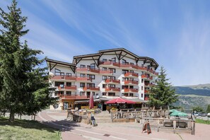 Vista frontal de la propiedad