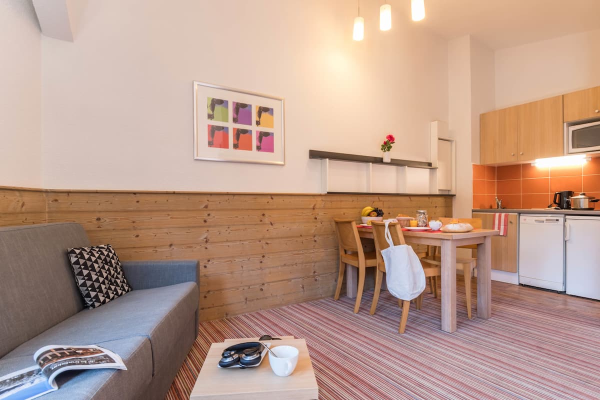 1 bedroom, in-room safe, iron/ironing board, cots/infant beds