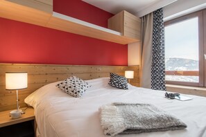 Departamento estándar | Caja de seguridad en la habitación y tabla de planchar con plancha 