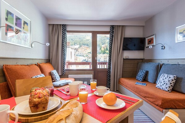 Appartement 4 personnes - 1 chambre | Living room | TV - Résidence Pierre & Vacances Le Britania (La Tania)