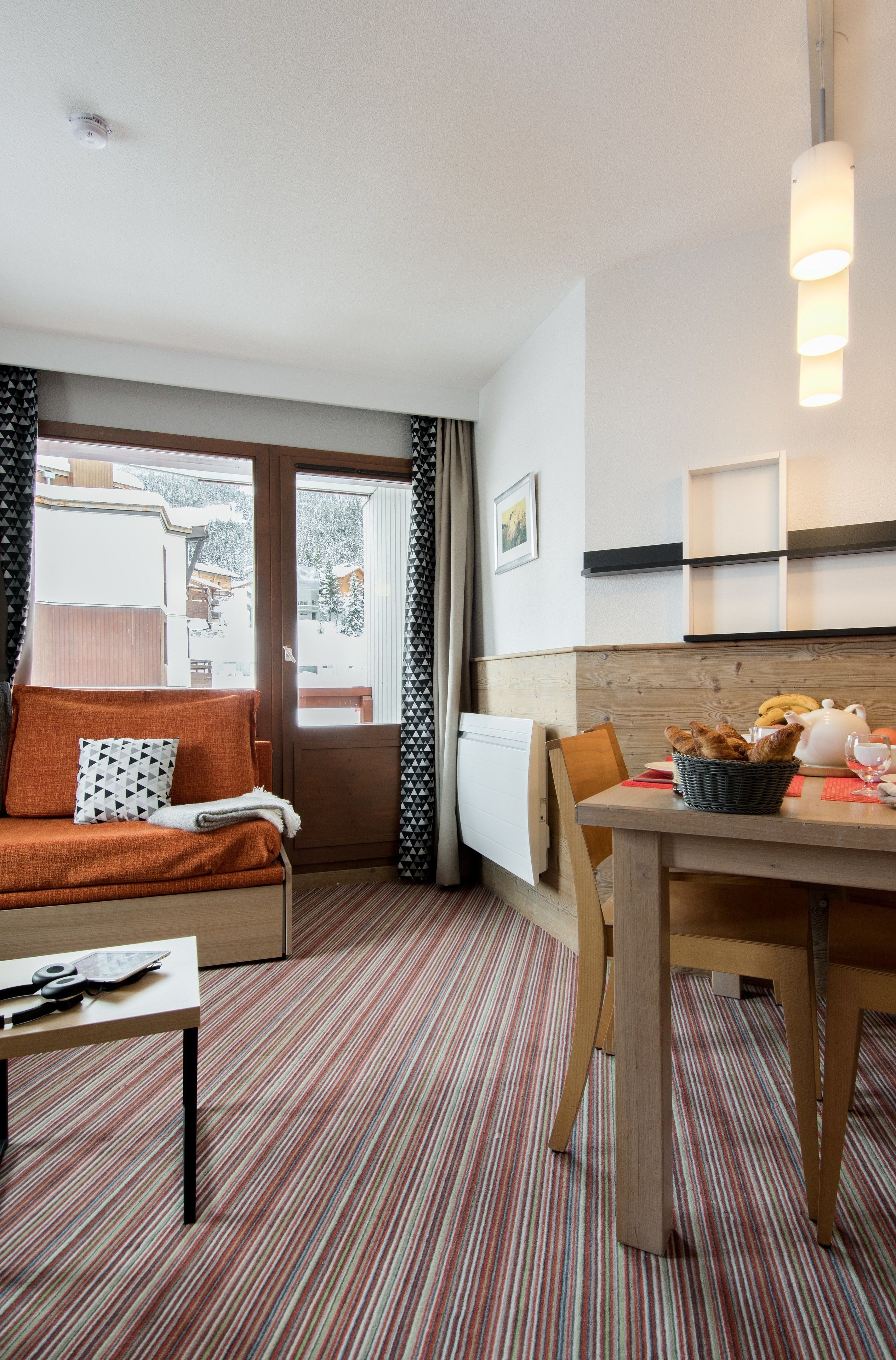 Apartment 4 people - 1 bedroom - Balcony | Living area | TV