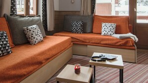 Leilighet – standard | Oppholdsrom | TV