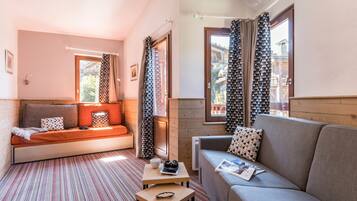 Studio 4 persons - Balcony | Living room | TV