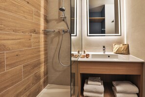 Studio 4 personnes - 1 coin nuit - Balcon - Rénové - Climatisé | Badezimmer