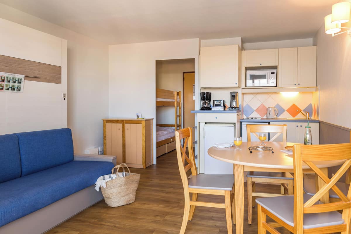 Studio 4 personnes - 1 coin nuit - sans balcon | Living area | TV