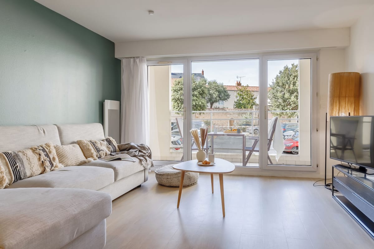 Apartment 6 People - 2 Bedrooms | Living area | TV