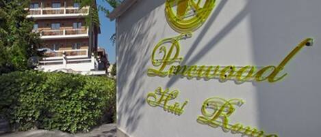 A hotel sign with the name "Lindwood Hotel Rome" in cursive script.