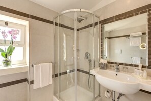 Free toiletries, hair dryer, bathrobes, bidet - Pinewood Hotel Rome (Rome)