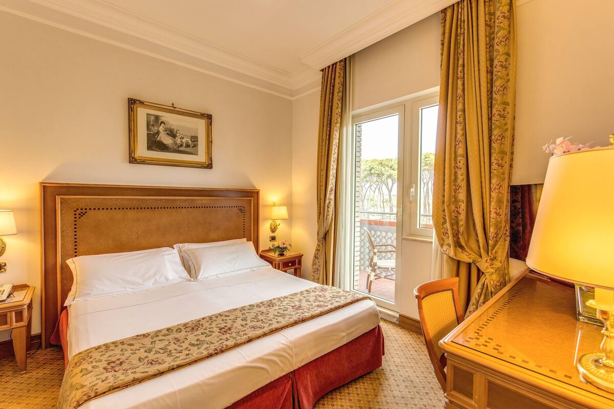 Superior Double or Twin Room, Garden View | Premium bedding, in-room safe, desk, soundproofing