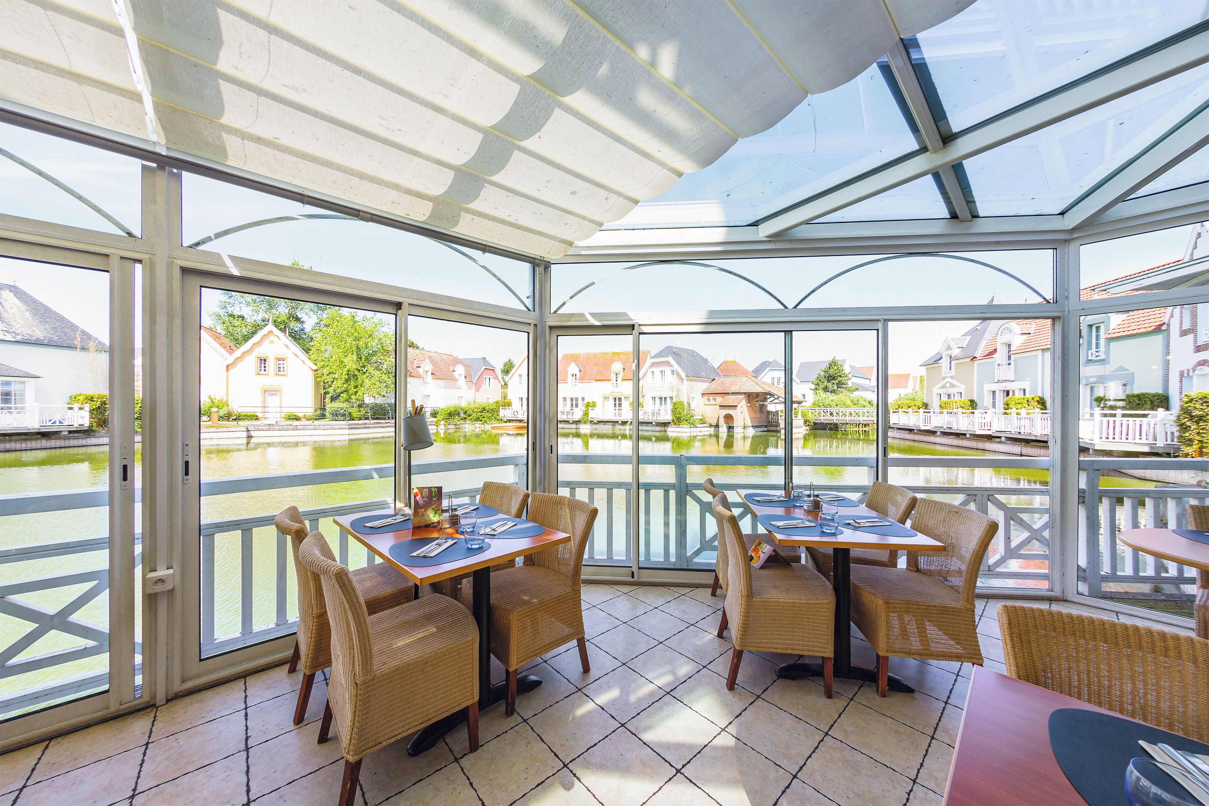 Breakfast, lunch and dinner served