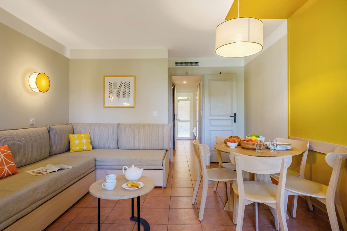 40-cm-Flachbildfernseher mit Satellitenempfang, Fernseher